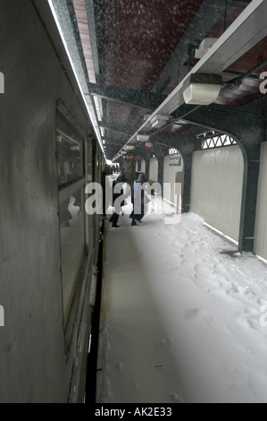 NY plate-forme du métro vertical de la neige Banque D'Images
