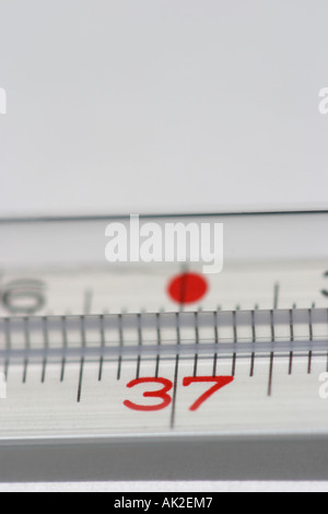 Lecture des instruments Thermomètre indiquant 37 degrés celcius Banque D'Images