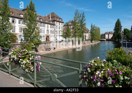 De la rivière Ill en plein centre-ville, Strasbourg, Alsace, France Banque D'Images