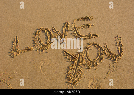 L'Amour vous écrit sur le sable message d'amour Banque D'Images