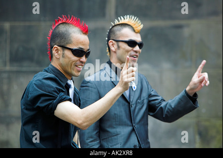 Le duo mime comédie Ketch ! Et Hiro-pon effectuant au Festival d'Edimbourg dans le Royal Mile, Édimbourg, Écosse Banque D'Images