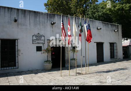 Palais du gouverneur espagnol à San Antonio avec six flags of Texas Novembre 2007 Banque D'Images