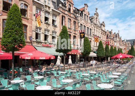 Cafés à Oude Markt, Leuven, Belgique Banque D'Images