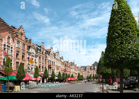 Cafés à Oude Markt, Leuven, Belgique Banque D'Images