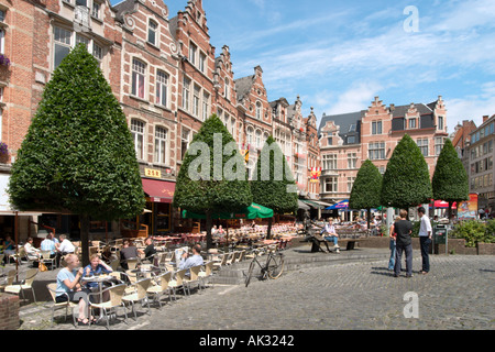 Cafés à Oude Markt, Leuven, Belgique Banque D'Images