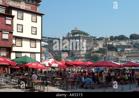 Restaurants et cafés, quartier de Ribeira, Porto (Porto), Portugal Banque D'Images