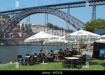 Wine Lodge et Ponte D Luis I, Vila Nova de Gaia, Porto (Porto), Portugal Banque D'Images