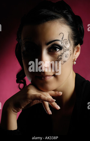 Portrait d'une femme avec un créatif make-up Banque D'Images