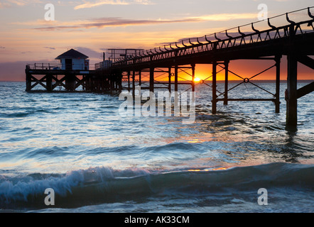 Totland jetée sur l'île de Wight au coucher du soleil Banque D'Images