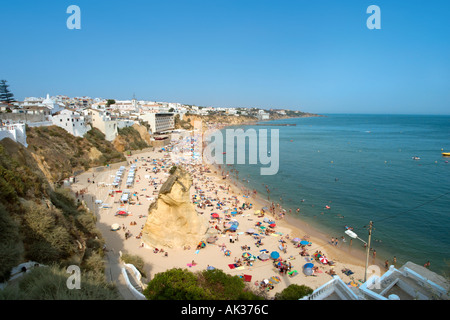 Plage principale de la station balnéaire d'Albufeira, Algarve, Portugal Banque D'Images