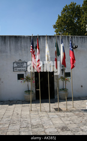 Palais du gouverneur espagnol à San Antonio avec six flags of Texas Novembre 2007 Banque D'Images