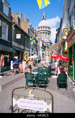 Shopping street, dans la vieille ville de Boulogne France Banque D'Images