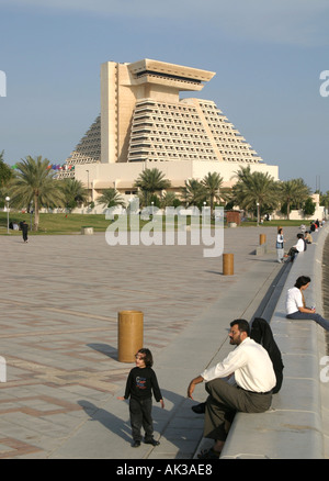 Avis de l'hôtel Sheraton Resort à partir de la Corniche de Doha, Qatar Banque D'Images