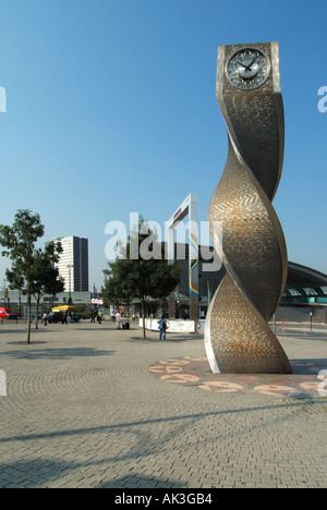 L'échange moderne Stratford parvis de la gare et tour de l'horloge devenir le pivot de Jeux olympiques de 2012 Banque D'Images