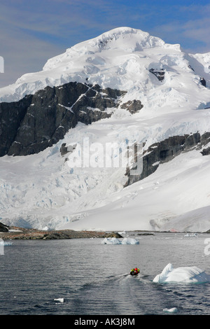 Parti d'atterrissage près de Cuverville Island, Antarctica Banque D'Images