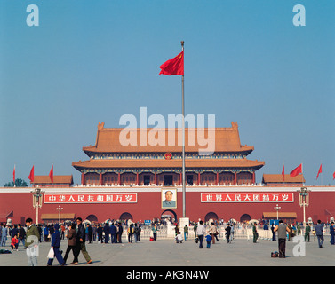 La Chine. Beijing. Les foules à la place Tiananmen. La Cité Interdite. Palais impérial. Banque D'Images