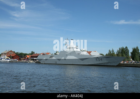 Une classe Visby Corvette furtive .c'est K34 Nyköping dans le port de la ville de Nyköping, Suède à partir de laquelle il a obtenu son nom Banque D'Images