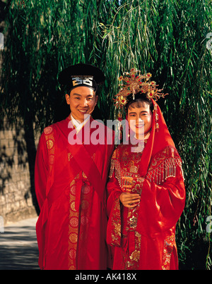 La Chine, Hong Kong, en couple dans un habit de noces, Banque D'Images