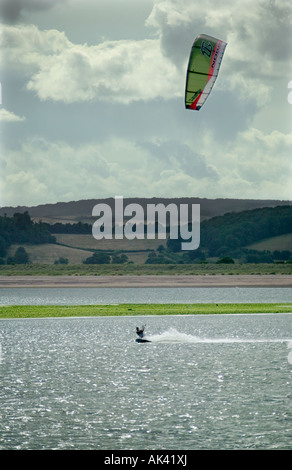 Kiteboarding sur l'estuaire de la rivière Exe Grande-bretagne Devon Exmouth Banque D'Images
