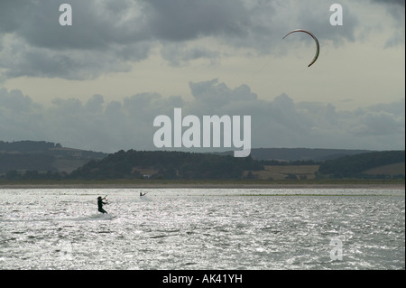 Kiteboarding sur l'estuaire de la rivière Exe Grande-bretagne Devon Exmouth Banque D'Images