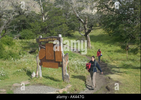 Le début dans El Chalten d'un sentier jusqu'au pied du FitzRoy Mte Parc National Los Glaciares en Patagonie argentine Banque D'Images