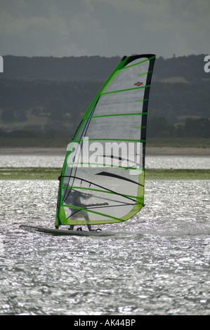 Planche à voile dans l'estuaire de la rivière Exe Grande-bretagne Devon Exmouth Banque D'Images