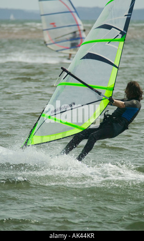 Planche à voile dans l'estuaire de la rivière Exe Grande-bretagne Devon Exmouth Banque D'Images