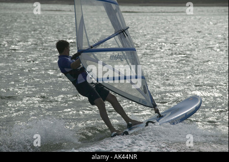 Planche à voile dans l'estuaire de la rivière Exe Grande-bretagne Devon Exmouth Banque D'Images