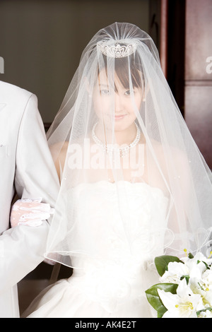 Close-up de mariée, marche à côté de l'époux Banque D'Images