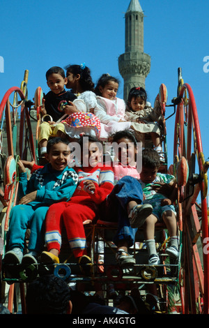 Les enfants à merry-go-round, Le Caire Banque D'Images