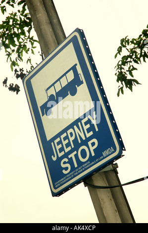 Panneau stop Jeepney, Manille Banque D'Images