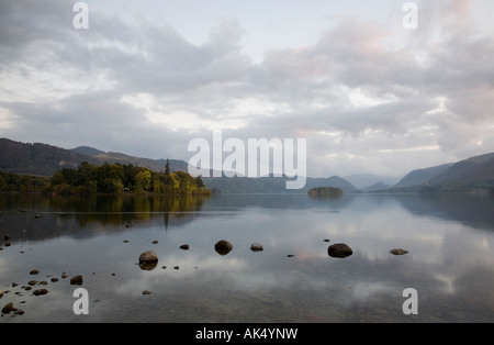 Derwentwater et Derwent Isle d'isthme Bay dans le Lake District Banque D'Images