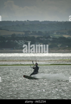 Kiteboarding sur l'estuaire de la rivière Exe Grande-bretagne Devon Exmouth Banque D'Images