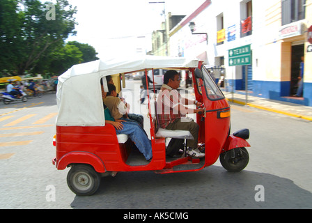 Tuk-tuk mexicain dans village Kinchil, Yucatan Penisula, Mexique Banque D'Images