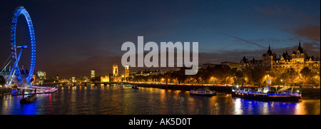 Photo 3 une croix vue panoramique sur le London Eye, Westminster Bridge et maisons de parlement de Charing X bridge au coucher du soleil. Banque D'Images