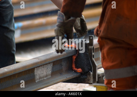 Rails de chemin de fer de soudure/chenilles Banque D'Images