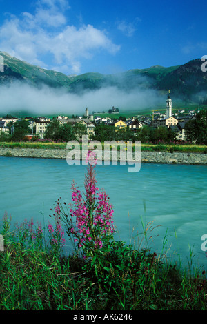 Suisse, Engadine, Samedan et la rivière Inn Banque D'Images