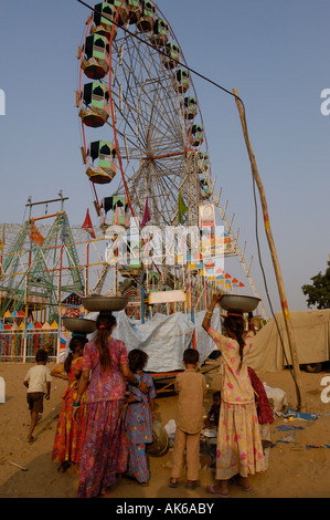 Grande roue à Pushkar camel et de l'élevage qui a lieu au mois de Kartik hindou dix jours après Diwali Banque D'Images