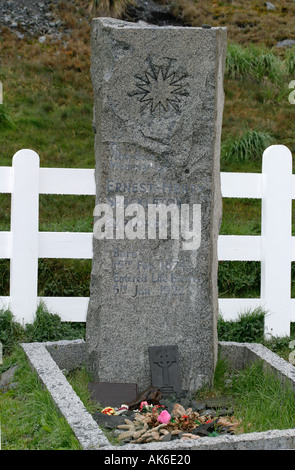 Mémorial à Shackleton le grand explorateur de l'Antarctique et héros sur l'île de Géorgie du Sud où sa tombe est dans le cimetière Banque D'Images