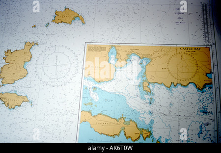 La carte nautique des îles Hébrides écossaises avec matériel de navigation Banque D'Images