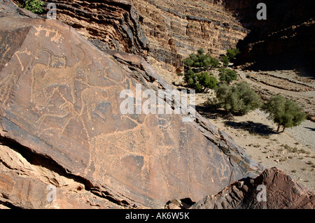 L'année 4000 vieux rock carvings Ukas Anti Atlas montagne Maroc Banque D'Images
