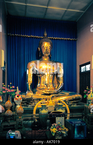 Thaïlande Bangkok - Wat Traimit abrite le plus gros Bouddha en or massif (4 mètres de haut) redécouvert par hasard en 1955 Banque D'Images