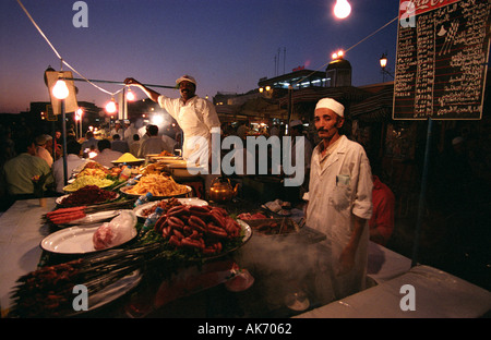 Stands de nourriture sur la place Djemaa el Fna, Marrakech (Maroc) Banque D'Images