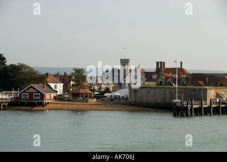 La ville portuaire de Yarmouth sur l'île de Wight au large de la côte sud de la Grande-Bretagne. Yarmouth est l'une des liaisons par ferry vers la petite ville de marché de Banque D'Images