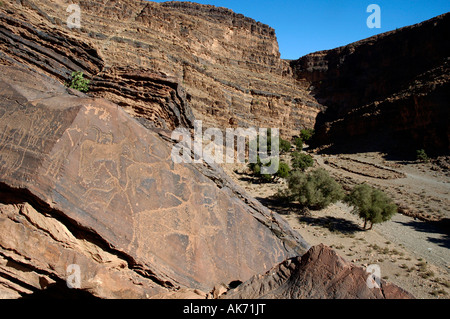 L'année 4000 vieux rock carvings Ukas Anti Atlas montagne Maroc Banque D'Images