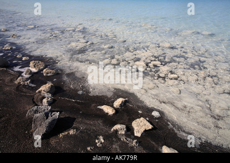 Rive d'un lac géothermique dans la région de Myvatn Reykjahlid en Islande Banque D'Images