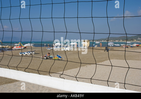 Filet de beachvolley sur la plage de Roda, île de Corfou en Grèce Banque D'Images