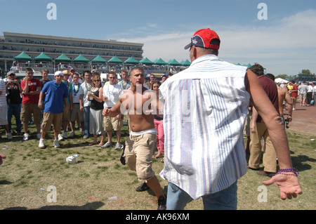 Les combats dans l'entrepiste de Kentucky Derby Banque D'Images