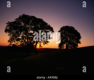 Coucher du soleil à Navan Fort, Co Armagh, en Irlande Banque D'Images