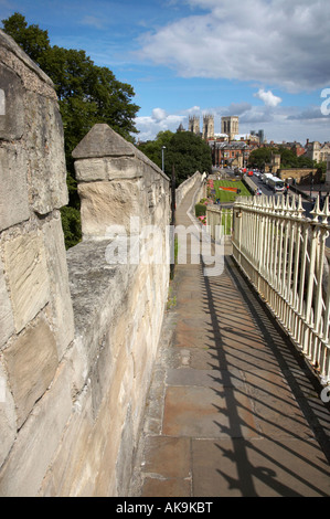 York Minster vu de mur de la ville Banque D'Images